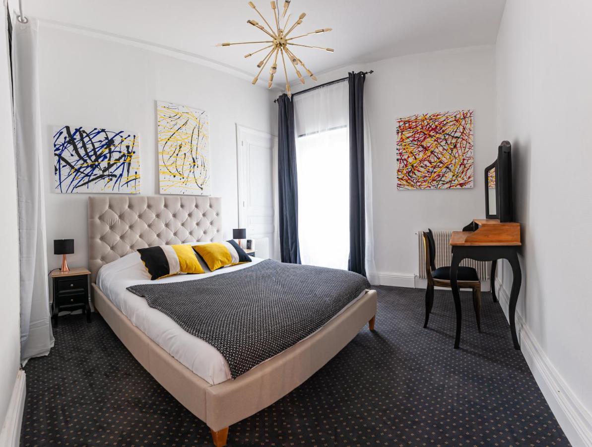Chateau Des Ayes - Chambres & Suites Saint-Etienne-de-Saint-Geoirs Экстерьер фото