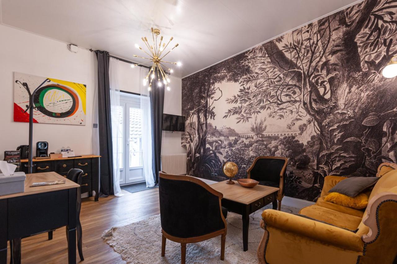 Chateau Des Ayes - Chambres & Suites Saint-Etienne-de-Saint-Geoirs Экстерьер фото